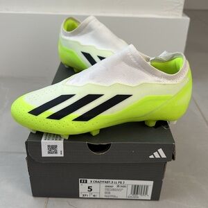 Adidas Messi Crazyfast .3 Soccer Cleats. Laceless. 
Size 5